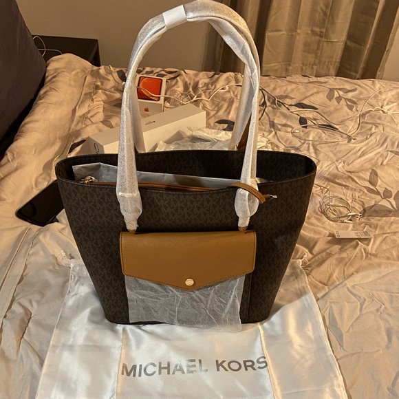 New Michael Kors purse and gently used wallet - Picture 2 of 12
